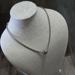 Elegant Silver Necklace with Intricate Detailing